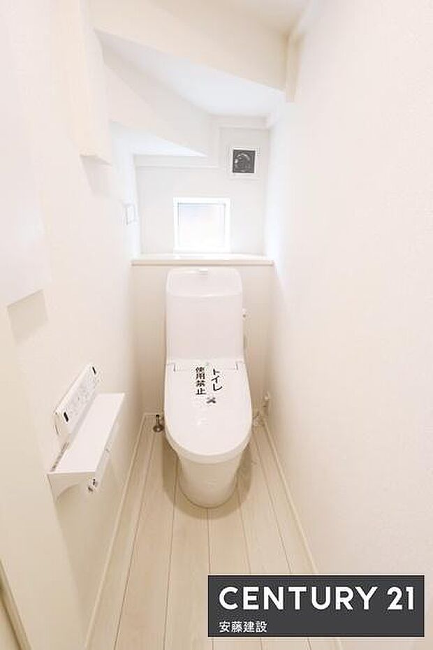 【 トイレ / toilet 】明るく清潔感のあるトイレ