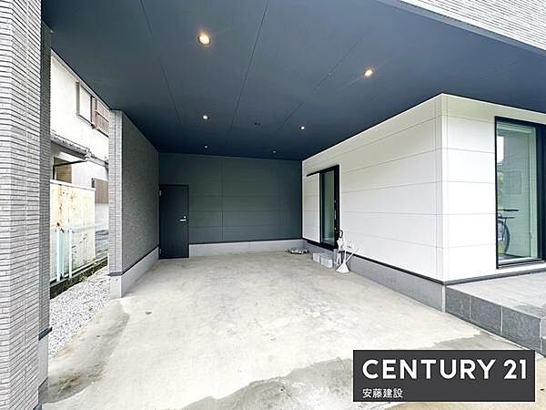 【　駐車場　/　parking　】大切な愛車を守るビルトインガレージ