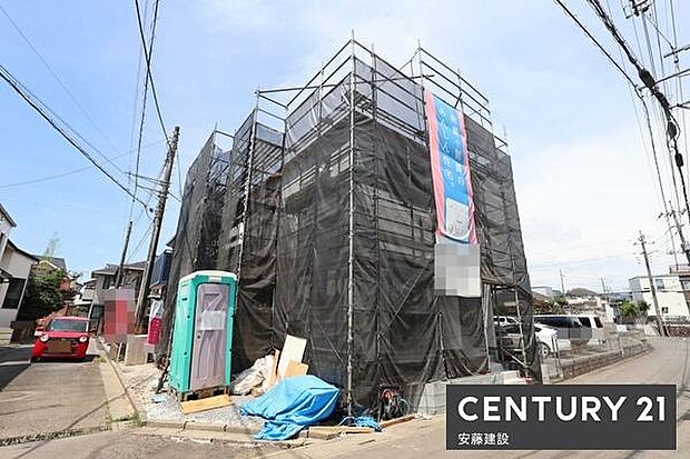 防犯カメラや、玄関ワンタッチキーが標準装備で防犯性に優れた邸宅