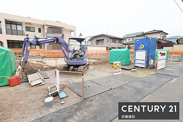 【 駐車場 / parking 】並列2台可能な駐車スペースご夫婦それぞれのお車をお家の前に停めることができます