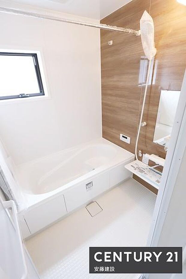 【 浴室 / Bathroom 】一日の疲れを癒すための心地よいバスタイム浴室乾燥機が備わっており換気しやすく、冬場は過度な温度差を防げます