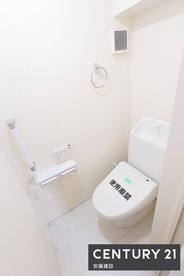 【 トイレ / toilet 】明るく清潔感のあるトイレ