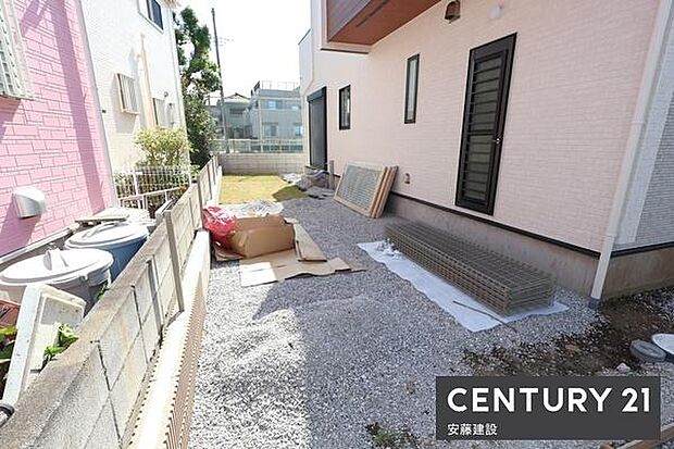 【 庭 / Garden 】ちょっとしたお庭があるとガーデニングや家庭菜園など楽しみも広がります!