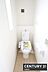 トイレ：【　トイレ　/　toilet　】明るく清潔的なウォシュレット付きトイレ開閉がしやすい窓位置で換気や窓自体の掃除もしやすいのがポイント！
