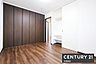 寝室：【　寝室　/　6.3帖　】夫婦の衣類をしっかりなお部屋お好みの家具を置いてこだわりの空間を楽しめますね！