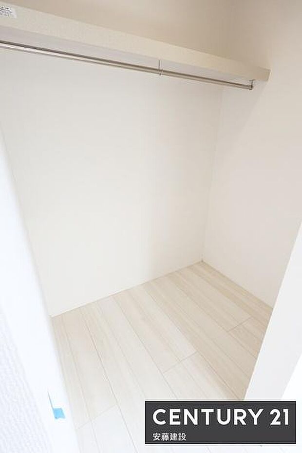 【 WIC 】毎日の洋服選びも楽しめるWIC完備!しっかり収納可能で居住空間を広々と活用できます