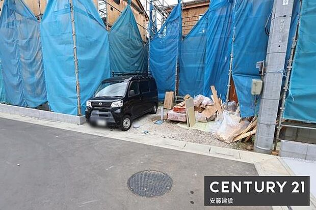 【　駐車場　/　parking　】並列2台可能な駐車スペースご夫婦それぞれのお車をお家の前に停めることができます