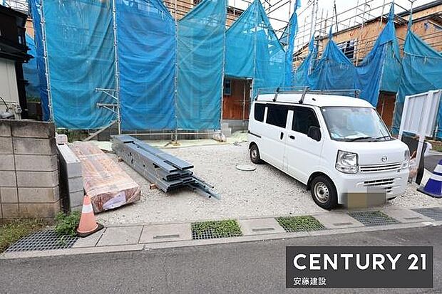 【　駐車場　/　parking　】並列2台可能な駐車スペースご夫婦それぞれのお車をお家の前に停めることができます