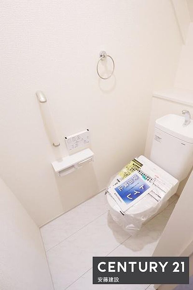 【 トイレ / toilet 】明るく清潔感のあるトイレ