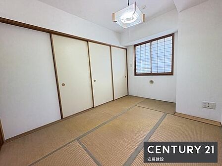 【 和室 / 5.5帖 】リビング横に備わった和室は、お子様の遊び場やリビング続き間としても最適なスペース!