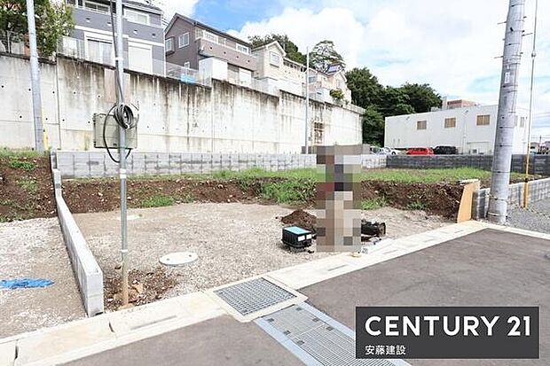 【 駐車場 / parking 】並列2台可能な駐車スペースご夫婦それぞれのお車をお家の前に停めることができます