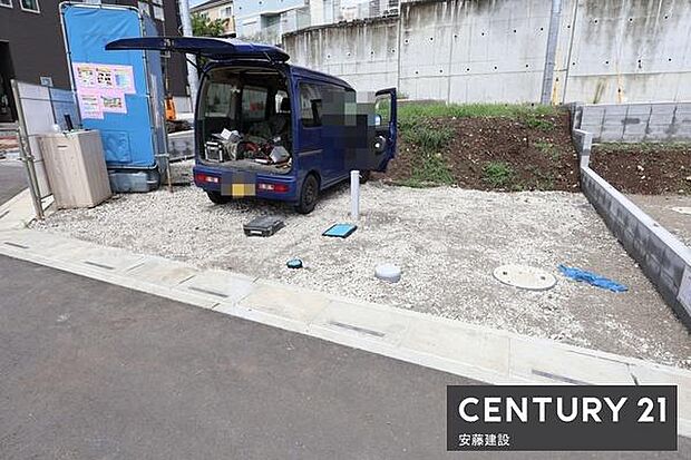 【　駐車場　/　parking　】並列2台可能な駐車スペースご夫婦それぞれのお車をお家の前に停めることができます