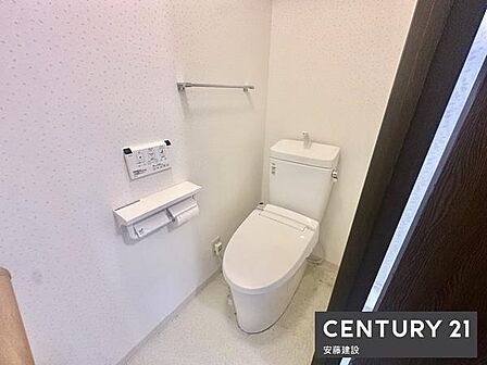 【 トイレ / toilet 】明るく清潔感のあるトイレ