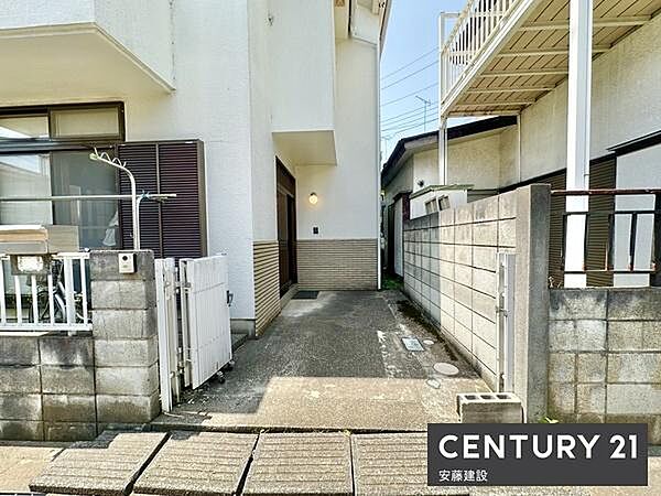【　駐車場　/　parking　】駐車1台可能なスペース