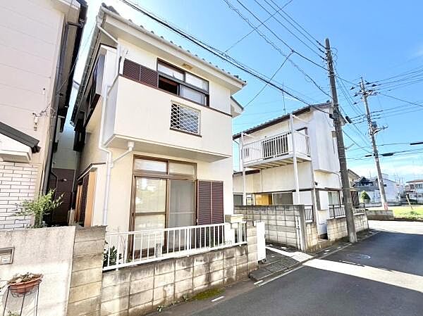 徒歩8分圏内にスーパーが2店舗！生活しやすい住環境です。