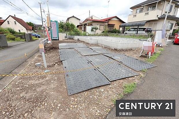 【 駐車場 / parking 】並列2台可能な駐車スペースご夫婦それぞれのお車をお家の前に停めることができます