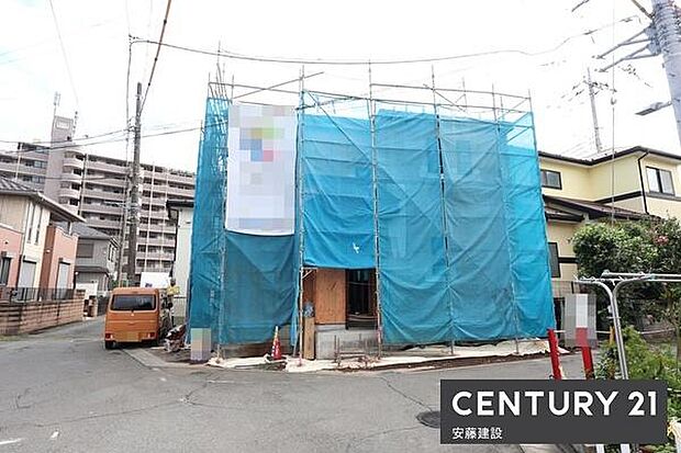 角地のため開放感があり駐車もしやすい立地