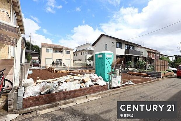 防犯カメラや、玄関ワンタッチキーが標準装備で防犯性に優れた邸宅
