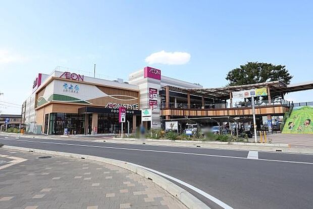 そよら入曽駅前まで960m、営業時間　8:00～23:00駐車場　133台