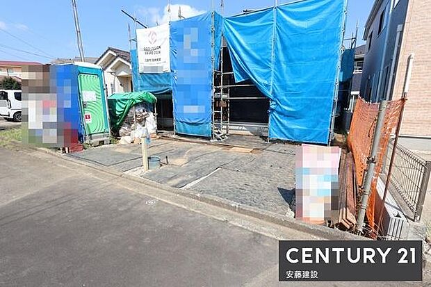 【　駐車場　/　parking　】並列2台可能な駐車スペースご夫婦それぞれのお車をお家の前に停めることができますバイク・自転車等も置けるゆとりの広さ！