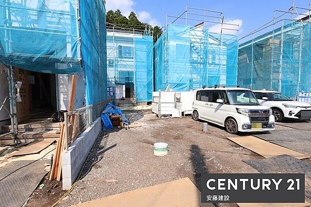 【 駐車場 / parking 】並列2台可能な駐車スペースご夫婦それぞれのお車をお家の前に停めることができます車種次第で3台駐車可能