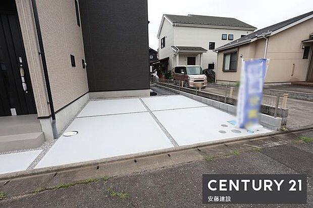 【　駐車場　/　parking　】並列2台可能な駐車スペースご夫婦それぞれのお車をお家の前に停めることができます