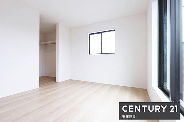 【 寝室+WIC / 7帖 】二面採光で明るく開放的なお部屋お好みの家具を置いてこだわりの空間を楽しめますね!