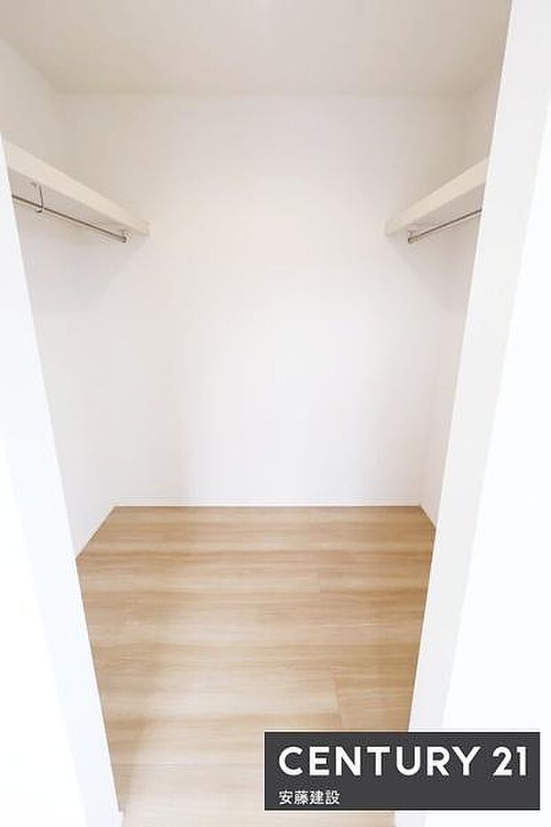 【 WIC 】毎日の洋服選びも楽しめるWIC完備!しっかり収納可能で居住空間を広々と活用できます