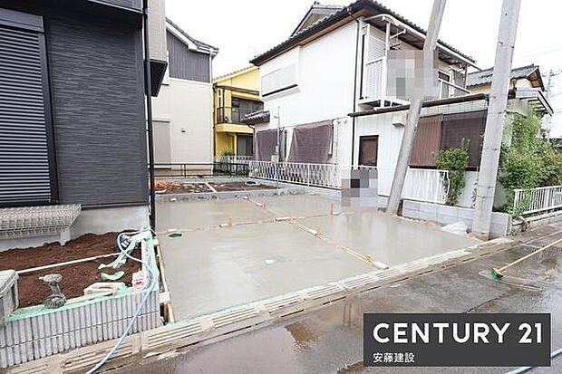 【　駐車場　/　parking　】並列2台可能な駐車スペースご夫婦それぞれのお車をお家の前に停めることができます