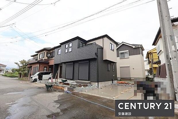 2階10.25帖の洋室は間仕切りで2部屋に変更可能！家族人数に合わせて対応できる間取