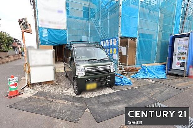 【 駐車場 / parking 】並列2台可能な駐車スペースご夫婦それぞれのお車をお家の前に停めることができます