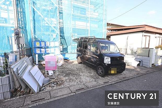 【　駐車場　/　parking　】並列2台可能な駐車スペースご夫婦それぞれのお車をお家の前に停めることができます