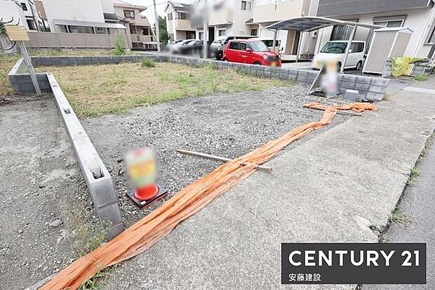 【 駐車場 / parking 】駐車1台可能なスペース