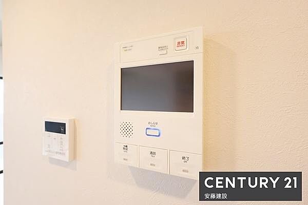 【　TVモニター付きインターホン　】来訪者の顔を確認してから応対できるため、お子様だけのお留守番時も安心！