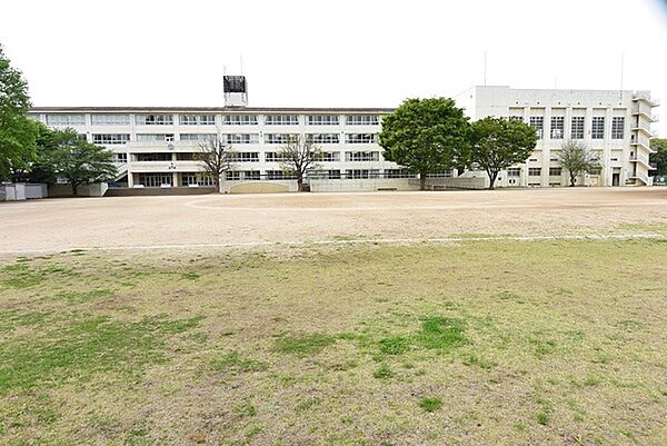 狭山市立入間野中学校まで2496m