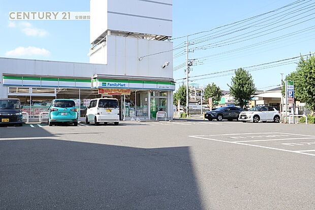 ファミリーマート坂戸千代田一丁目店まで463m