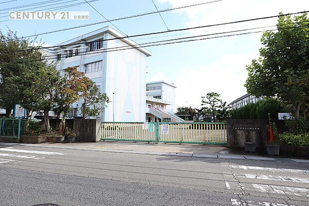坂戸市立千代田小学校まで647m