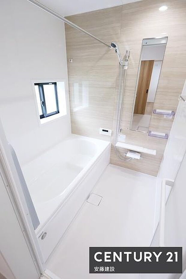 【 浴室 / Bathroom 】一日の疲れを癒すための心地よいバスタイム浴室乾燥機が備わっており換気しやすく、冬場は過度な温度差を防げます