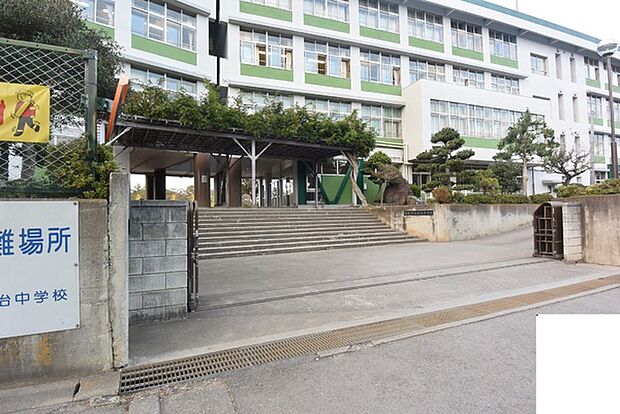 飯能市立加治中学校まで1694m