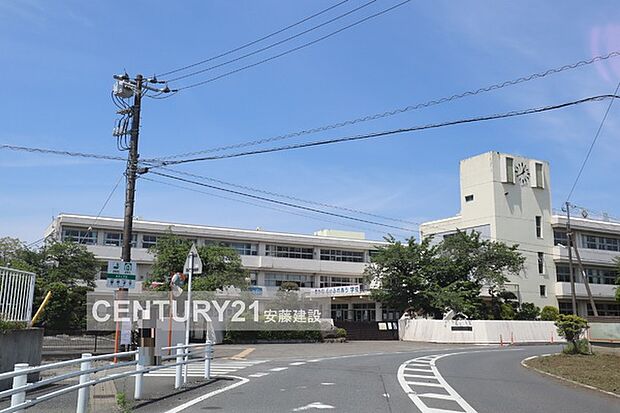 毛呂山町立泉野小学校まで1589m