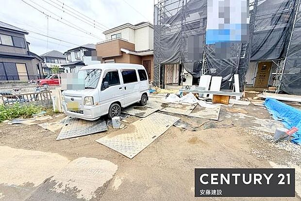 【　駐車場　/　parking　】並列2台可能な駐車スペースご夫婦それぞれのお車をお家の前に停めることができます