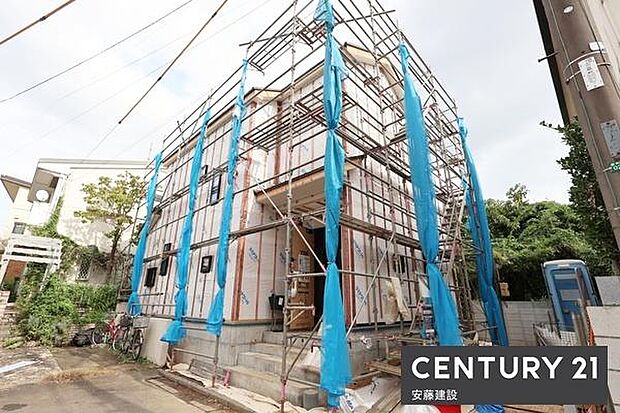 スーパー(マルエツ)まで徒歩9分、小学校まで徒歩6分の住環境前面道路の幅員6.2mでミニバンも出し入れしやすい立地