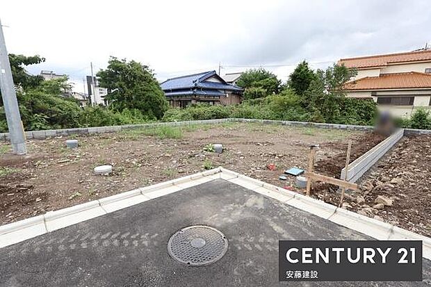 【 駐車場 / parking 】並列2台可能な駐車スペースご夫婦それぞれのお車をお家の前に停めることができます