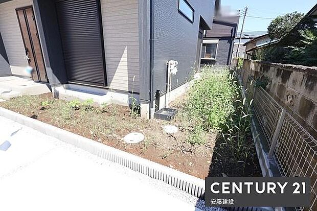 【　庭　/　Garden　】物置やお庭としても活用できるゆとりのスペース