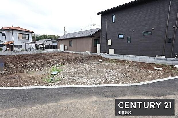 【 駐車場 / parking 】並列2台可能な駐車スペースご夫婦それぞれのお車をお家の前に停めることができます