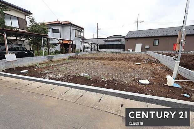 【 駐車場 / parking 】並列2台可能な駐車スペースご夫婦それぞれのお車をお家の前に停めることができます