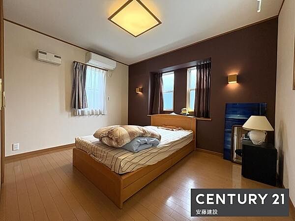【　寝室　/ 6帖　】2面採光で明るくあたたかな寝室！お好みの家具を置いてホテルライクな空間も楽しめます