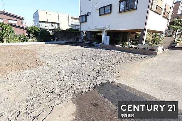 【　駐車場　/　parking　】並列2台可能な駐車スペースご夫婦それぞれのお車をお家の前に停めることができます
