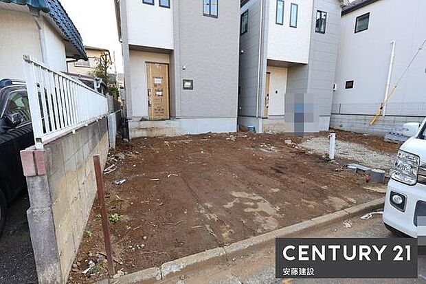 【 駐車場 / parking 】並列2台可能な駐車スペースご夫婦それぞれのお車をお家の前に停めることができます