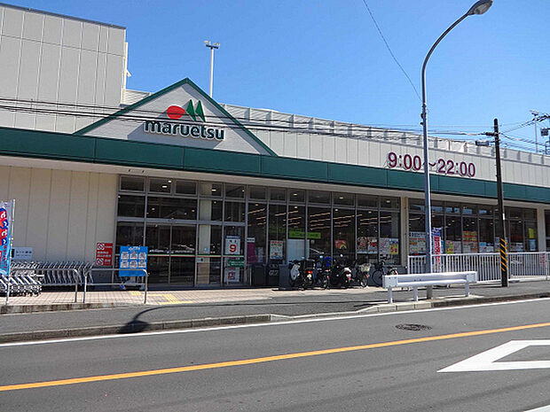 マルエツ戸塚大坂下店まで390m、夜22時まで営業しています。